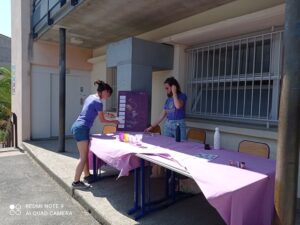 Jul et Mélanie sur le stand au lycée Guynemer